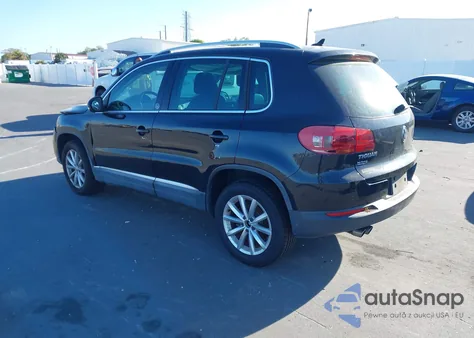 2017 Volkswagen Tiguan 2.0T Wolfsburg Edition z USA, uszkodzony, nr VIN WVGSV7AX9HW512486